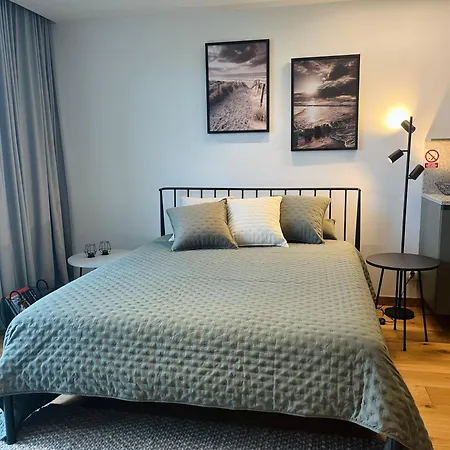 Dakron Apartment Puck